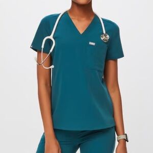 Women’s FIGS scrub top